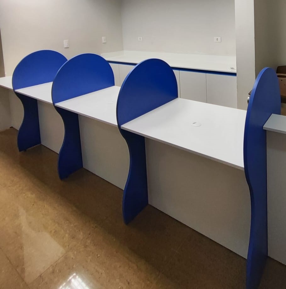 Balcão para  recepção com divisões