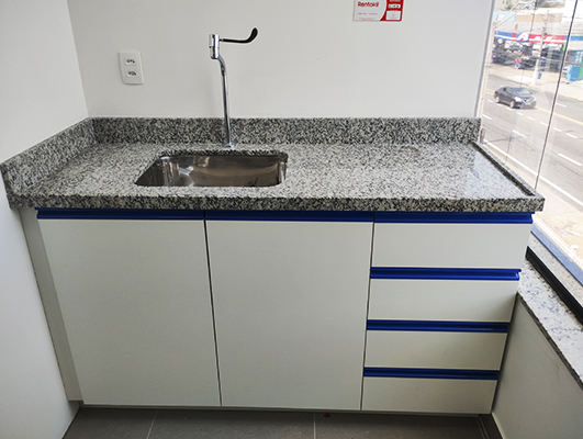 Bancada com Gavetas e Pia Industrial
